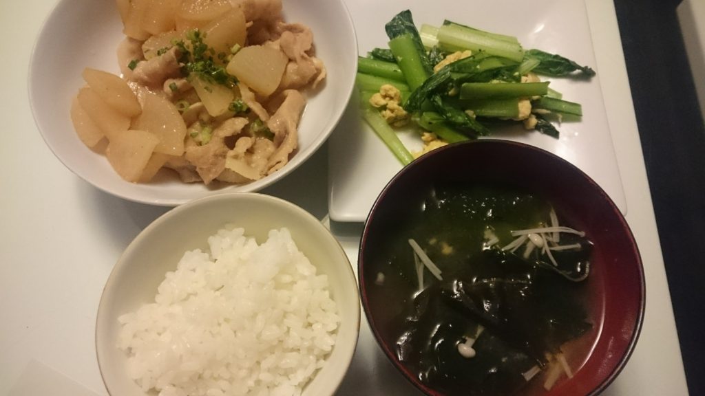 大根と豚バラ肉の炒め煮+小松菜と卵の炒めもの