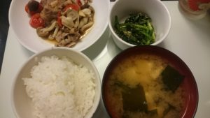 豚肉のトマト生姜焼き＋ほうれん草の胡麻和え