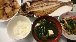 鯖の開き＋大根と豚肉の煮物＋ほうれん草としめじのおかか和え