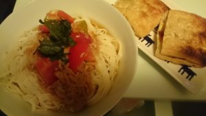 トマトとツナのそうめん＋納豆とキムチのチーズ挟み焼き