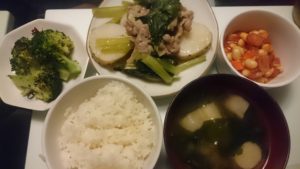 豚肉と長芋の梅風味蒸し＋ブロッコリーのアーリオ・オーリオ＋大豆のチリコンカン