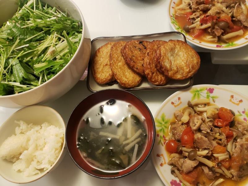 豚肉のトマト生姜焼き＋水菜とツナのサラダ＋さつま揚げ